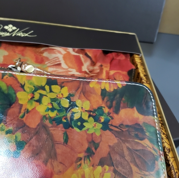 COPY - Patricia nash Duo wristlet/wallet and Scarf sets w box - Picture 14 of 16